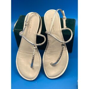 Silver thong bandolino sandals with crystal detail size 7 man made